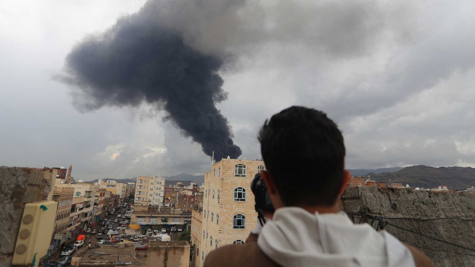 مصادر لـ"إرم نيوز" إجلاء قيادات حوثية بطائرات أممية من صنعاء (فيديو)