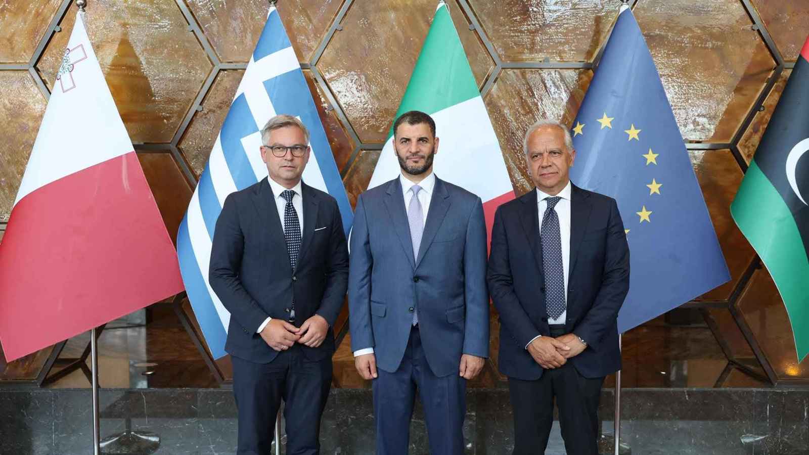 بروكسل تدعم ليبيا لوقف تدفق المهاجرين.. ومنظمات حقوقية تندد