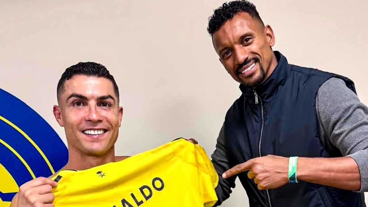 بعد حضوره مباراة النصر والأخدود.. كريستيانو رونالدو يهدي ناني قميصه (صور)