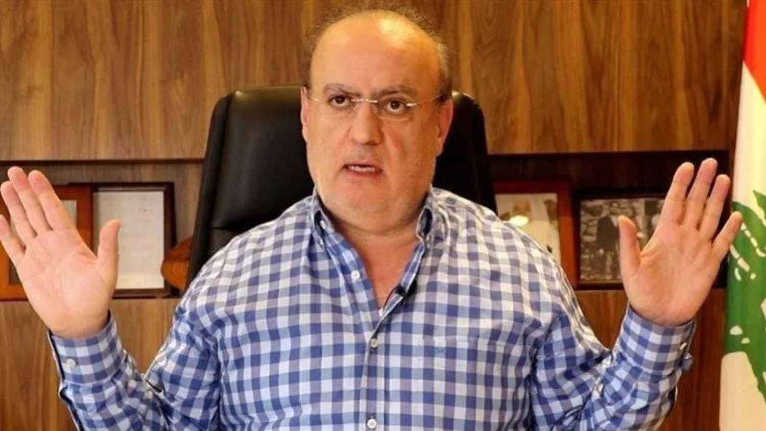 وزير لبناني سابق يدعو دروز جبل الشيخ للهجوم على قصر أحمد الشرع