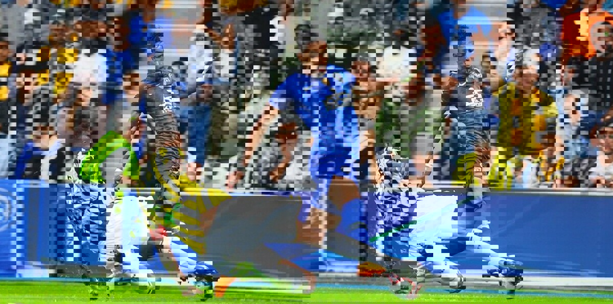 بعد انتهاء أزمة القنوات الناقلة.. 4 شاشات مختلفة لمشاهدة مباريات الدوري السعودي