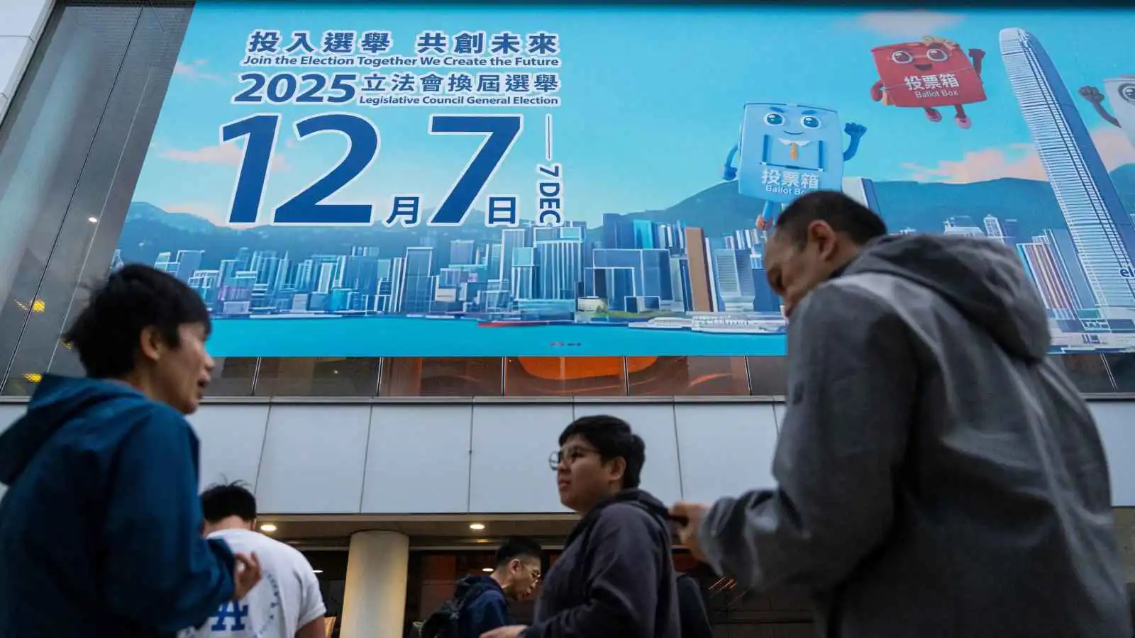 الصين تحذر.. هونغ كونغ تجري انتخابات عامة على وقع فاجعة حريق ضخم