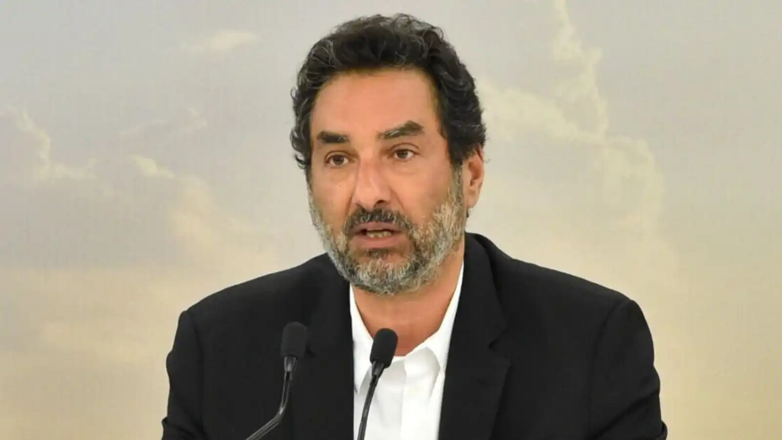 نائب لبناني: قرار حزب الله بيد طهران.. وملف النازحين مع الحكومة