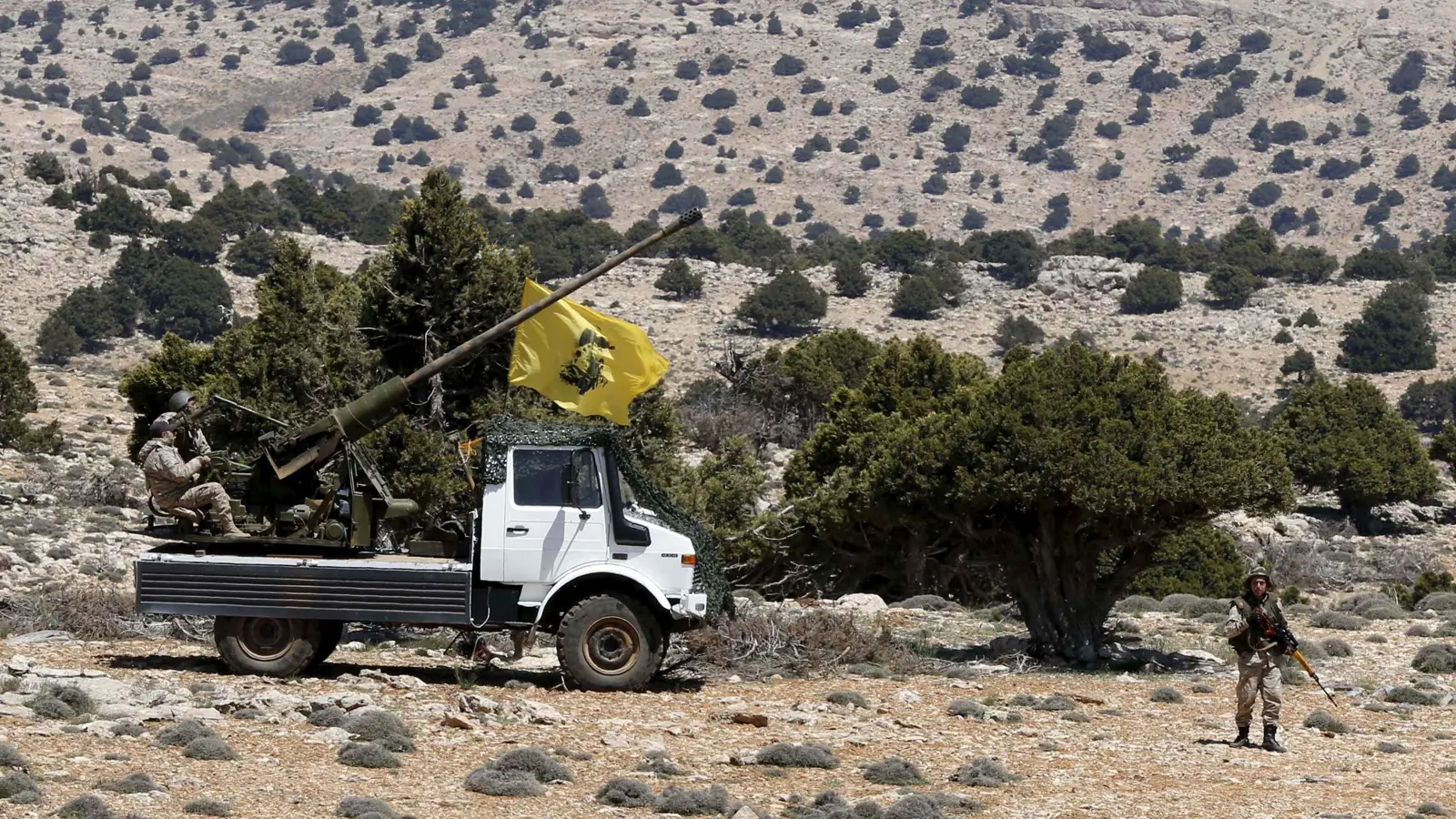 "حزب الله" يقصف قاعدة إسرائيلية بحرية شمال غرب حيفا