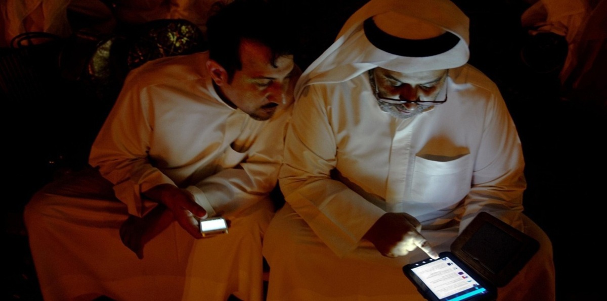 كويتيون يحذرون من تطبيقات إلكترونية تنتهك الخصوصية ويطالبون بإيقافها