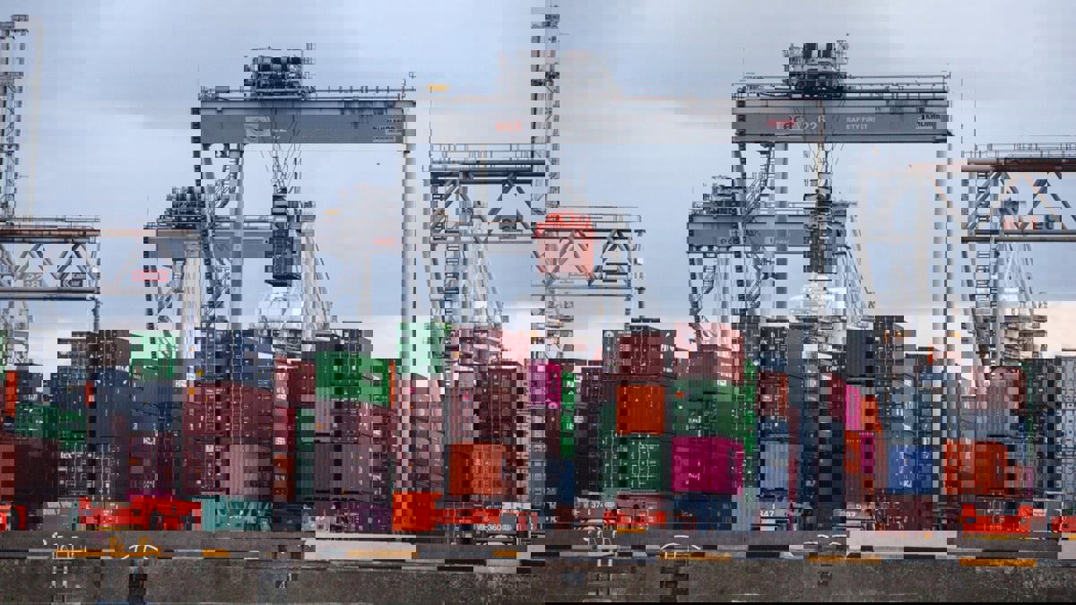 روسيا تواجه انخفاضا في حركة الشحن وعجزا في الحاويات