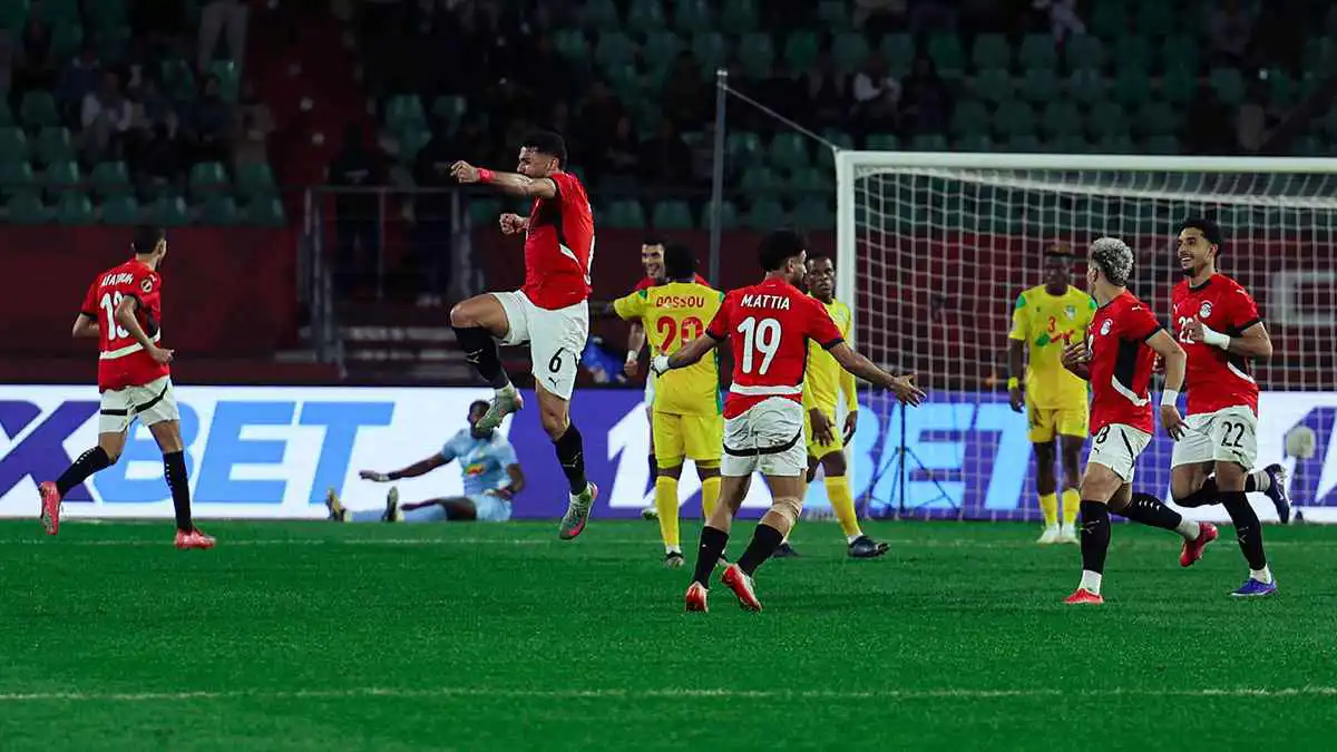 احتفال ياسر إبراهيم ومروان عطية بالهدف الثاني