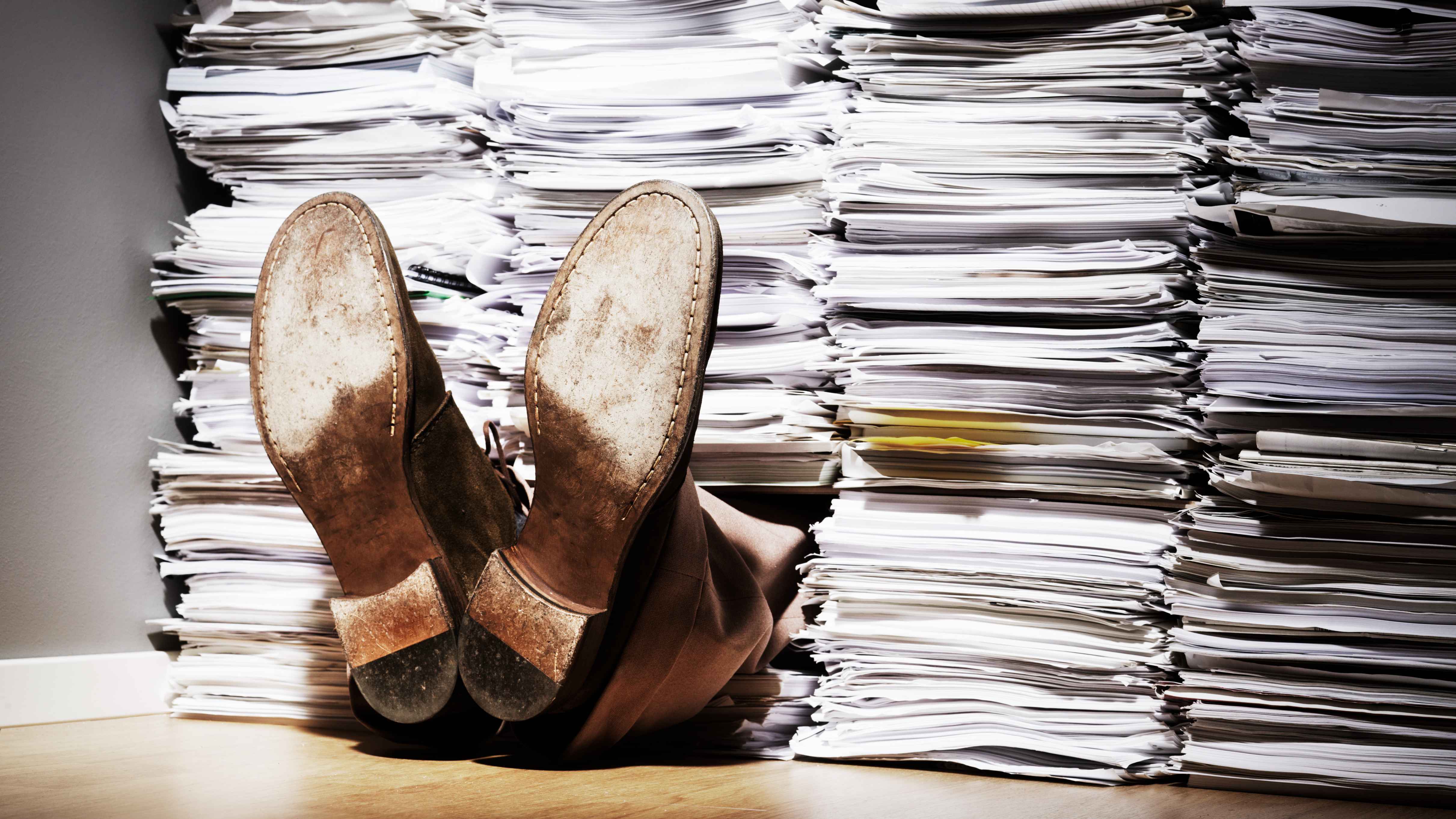 التضحية بالصحة من أجل الوظيفة.. من هم مدمنو العمل؟