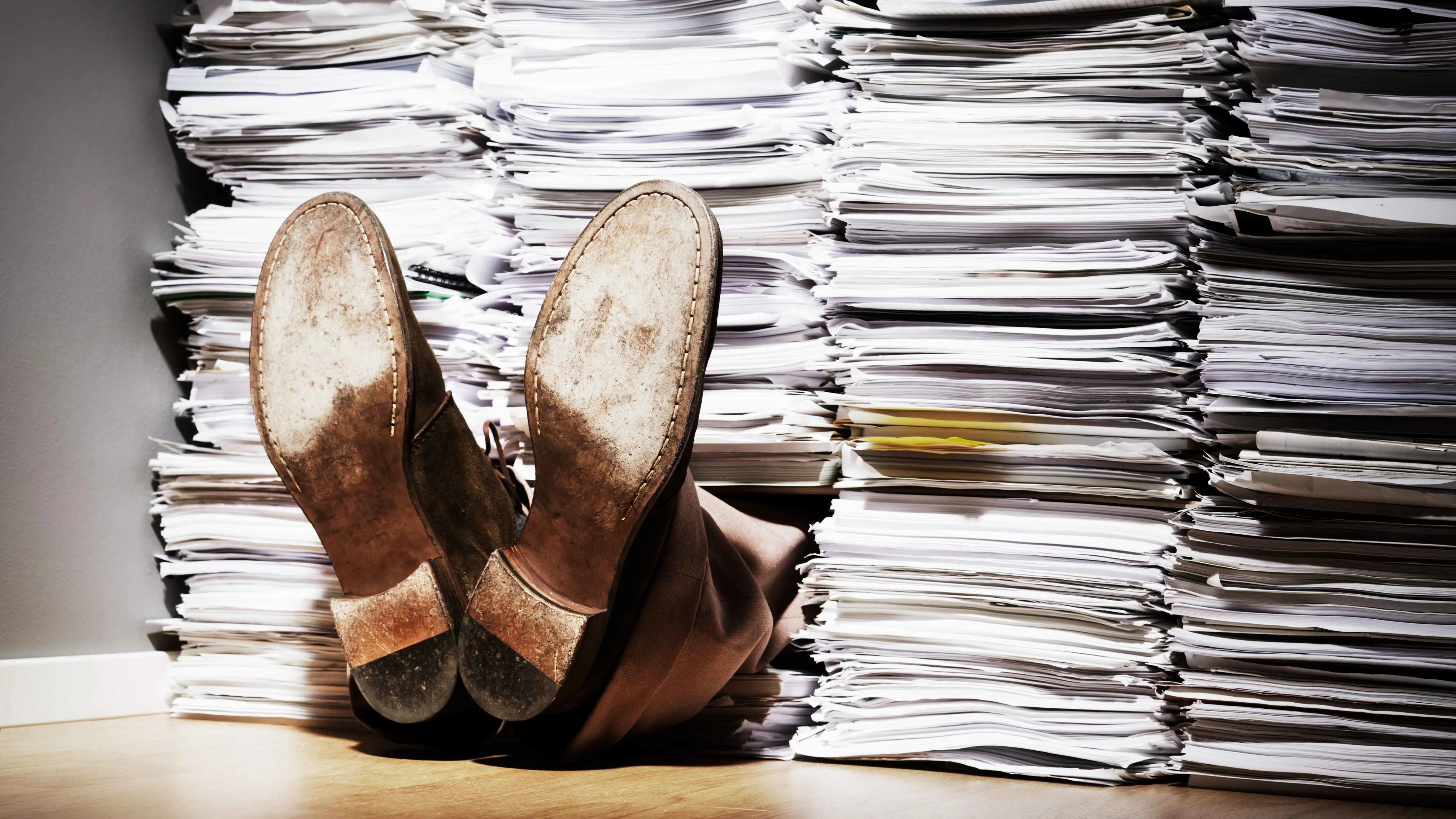 التضحية بالصحة من أجل الوظيفة.. من هم مدمنو العمل؟