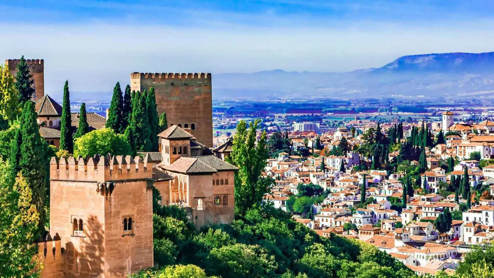 غرناطة.. الأندلسية الجميلة و"الأقل ترحيبا بالزوار" في أوروبا (صور)