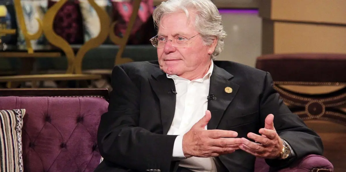 حسين فهمي يشنّ هجومًا لاذعًا على قناة "الجزيرة" القطرية