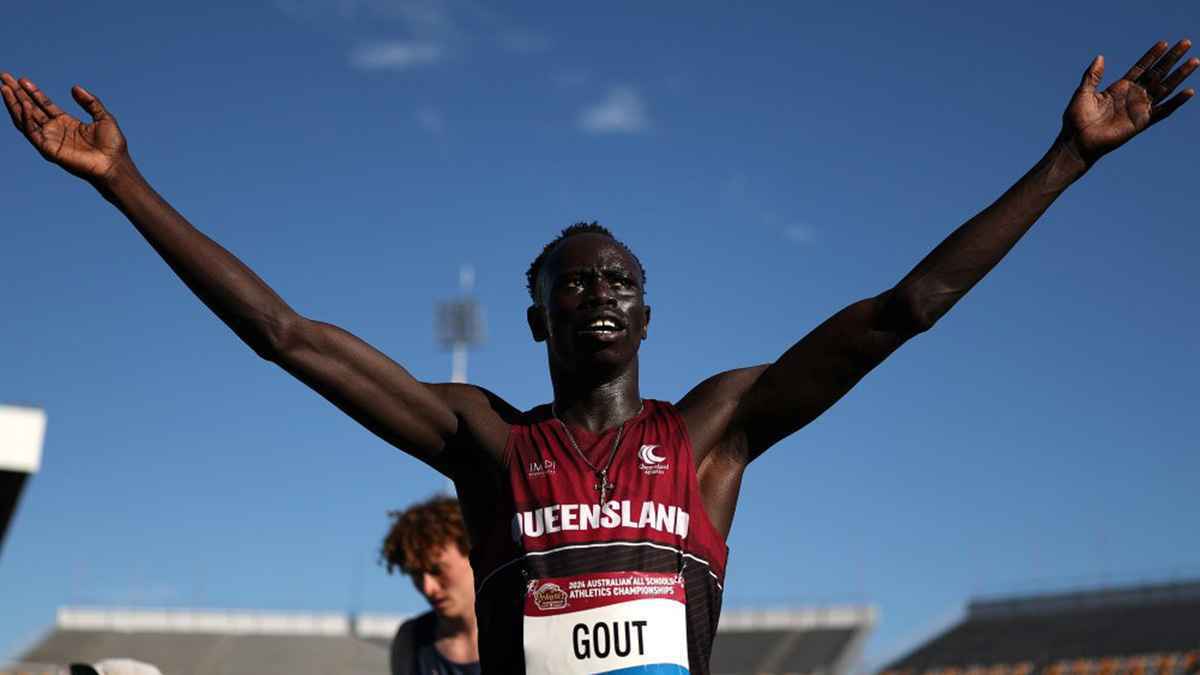 طالب يحطم رقمًا قياسيًّا أستراليًّا صمد 56 عامًا في سباق 200 متر (فيديو)