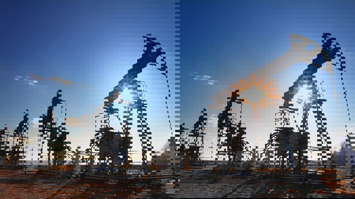 أسعار "برنت" بأدنى مستوى منذ 16 شهرًا بفعل تخمة المعروض