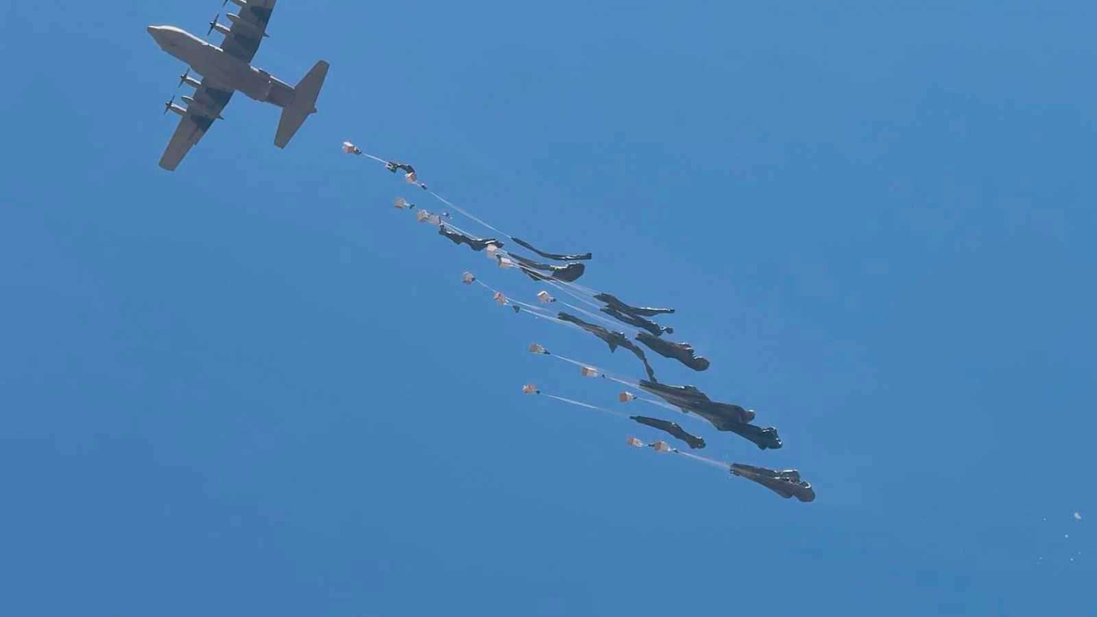 الإمارات تُنفذ الإنزال الجوي الـ79 لدعم سكان غزة