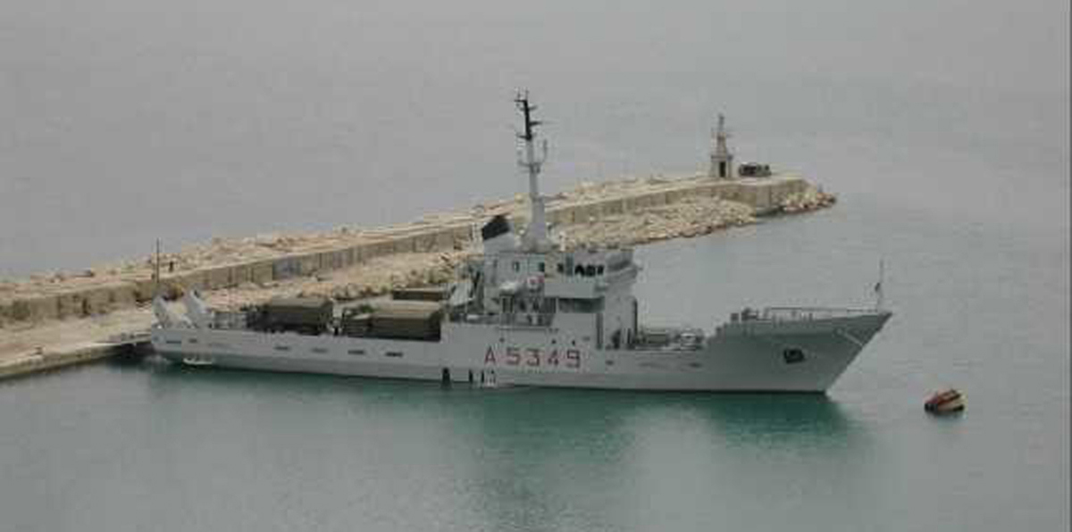 سفينة إيطالية تعود من مهمة في ليبيا محملة بـ700 كيلو غرام من السجائر المهربة