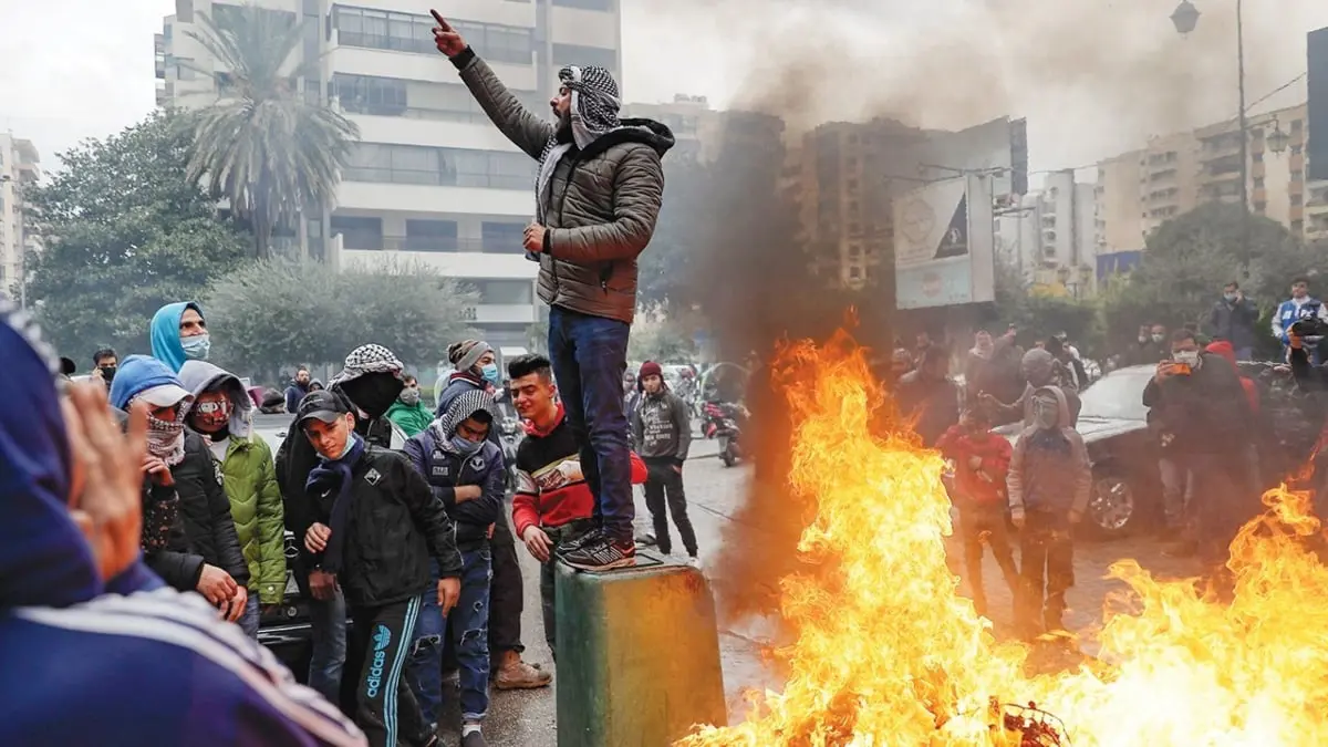 حرب كلامية بين عون والحريري.. وصحيفة بريطانية: لبنان ينهار