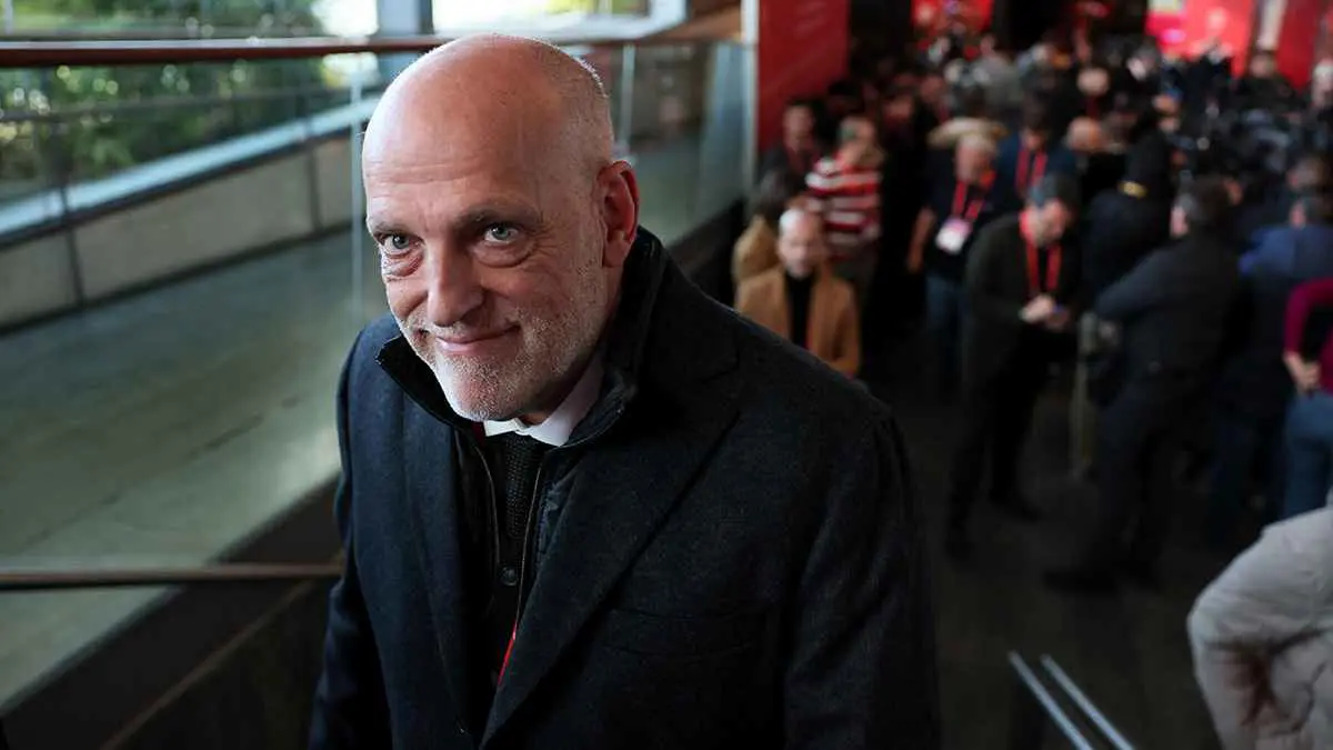 أغرب ما طلبه تيباس للموافقة على تسجيل أولمو نجم برشلونة