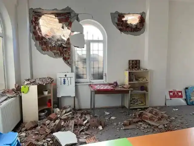 انهيار جدار في مسجد مولانا التركي