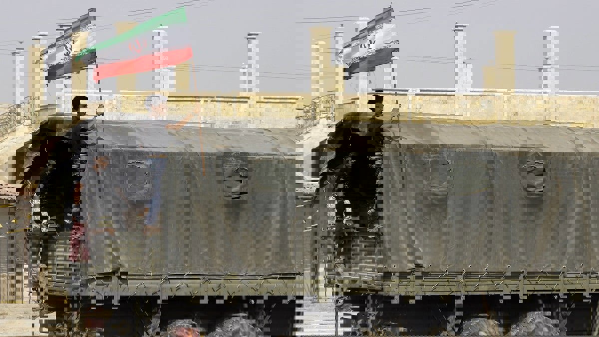 المرصد السوري: دخول شحنة أسلحة من العراق للميليشيات الإيرانية في شرق سوريا