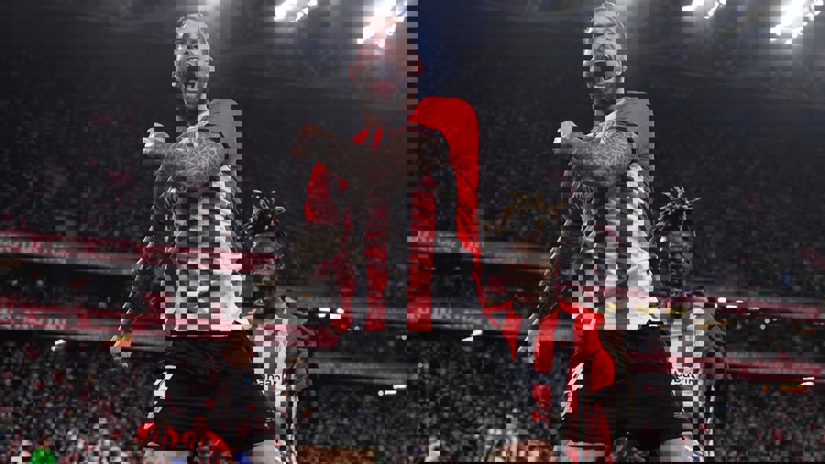 برشلونة يستهدف بديل بيكيه ويخطط لضم إنييغو مارتينيز مجانا