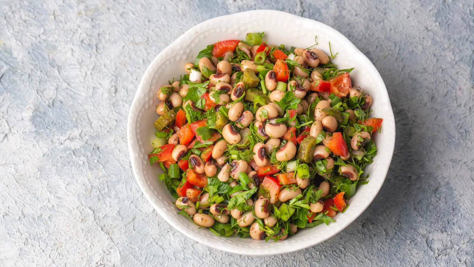 ترند سلطة الفاصوليا على "تيك توك".. ماذا يقول خبراء التغذية؟ (فيديو)