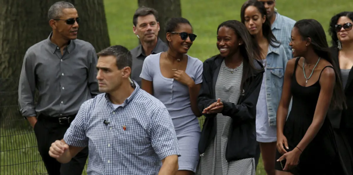 أوباما في سنترال بارك.. رجل وابنتاه وكوكبة من رجال الأمن‎