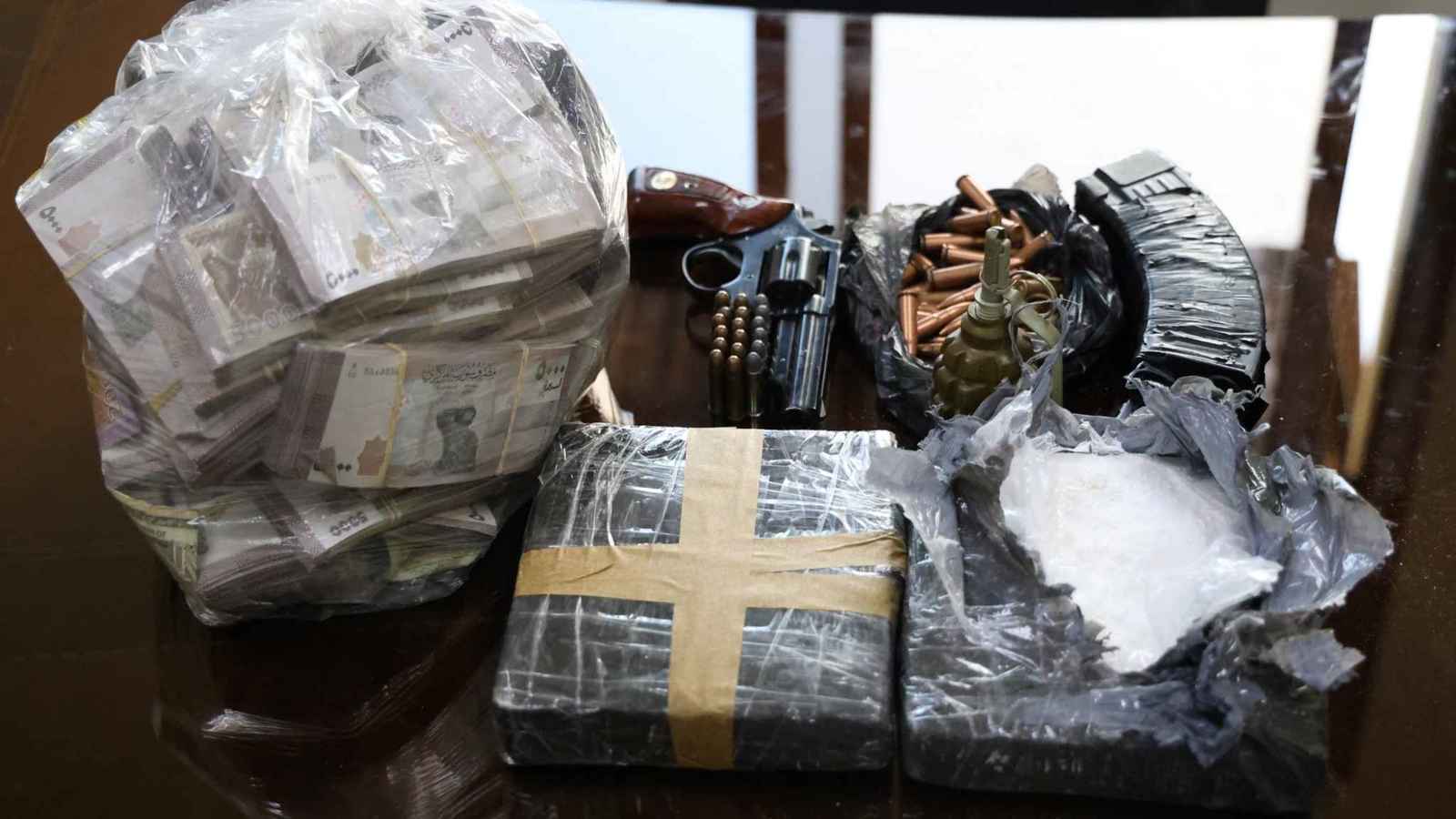 سوريا تعلن إحباط تهريب كوكايين وأسلحة من لبنان (صور)