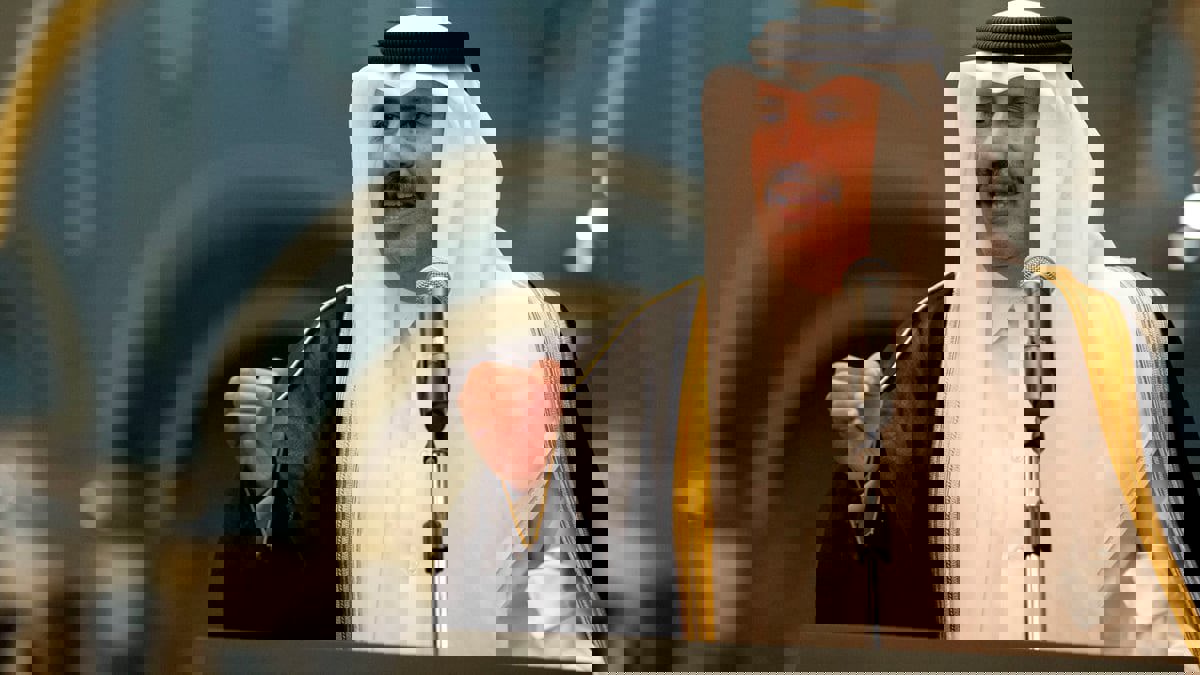 حمد بن جاسم يواجه انتقادات لاذعة وسخرية بسبب خطأ تاريخي في مقابلة صحفية (فيديو)