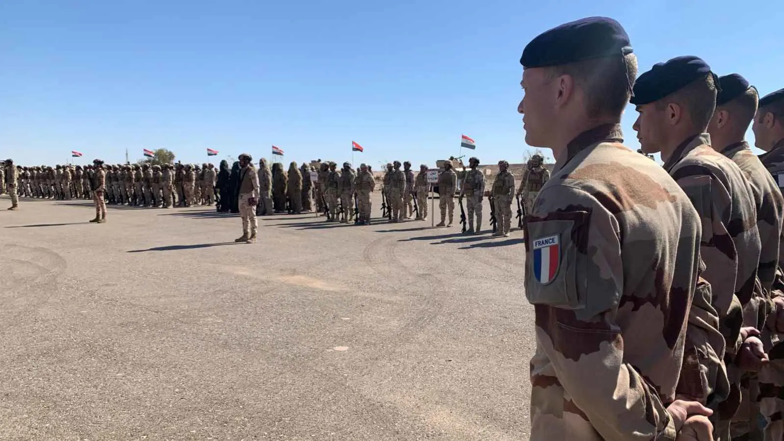 فرنسا تعلن مواصلة مشاركتها بالتحالف الدولي في العراق