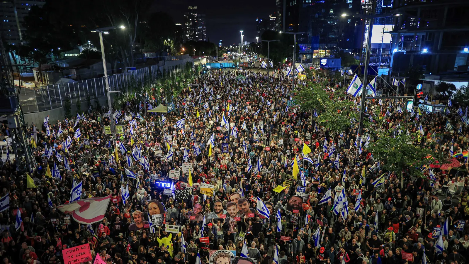 ضغط الشارع "لن ينفع".. نتنياهو أمام خياري الاتفاق المرحلي أو التصعيد في غزة