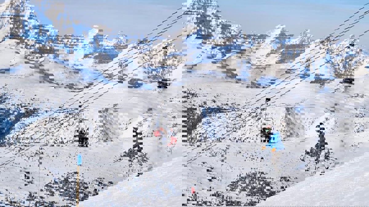 انهيار ثلجي يدفن 10 رياضيين في النمسا