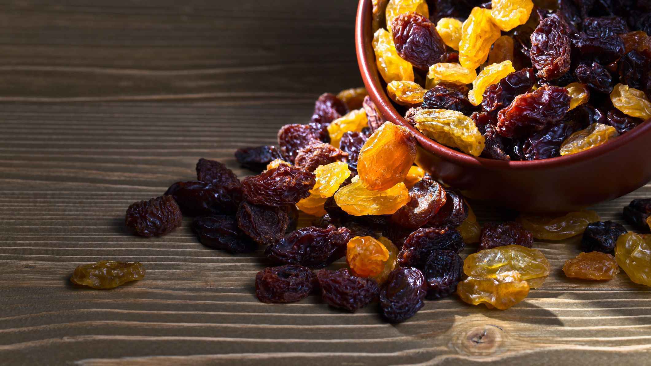 5 فواكه مجففة.. احرصوا على تناولها كـ"وجبة خفيفة"