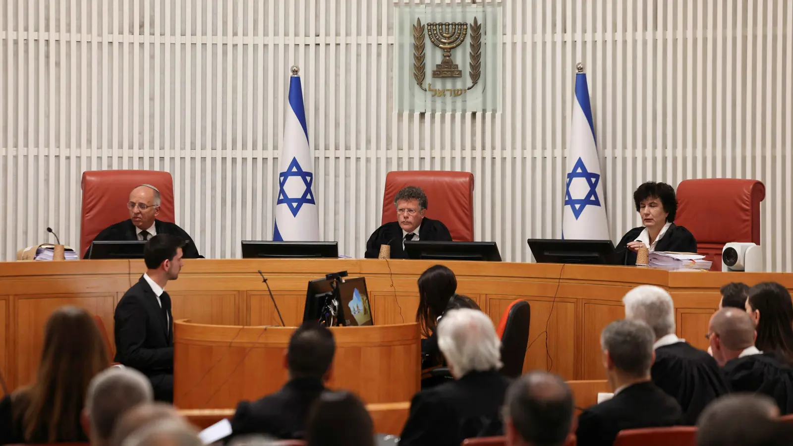 جلسة ساخنة في محكمة إسرائيلية للبت بعزل رئيس "الشاباك" (فيديو)