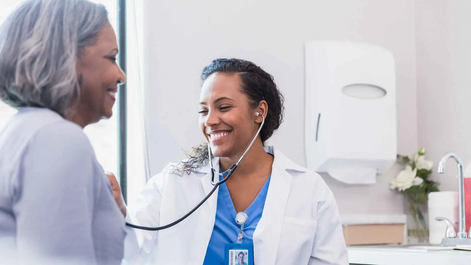 ما أهمية إجراء الفحوصات الصحية لكبار السن؟