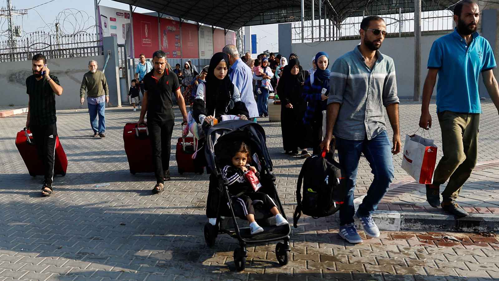 بينهم فرنسيون وفلسطينيون.. باريس تستقبل 115 شخصاً فروا من غزة