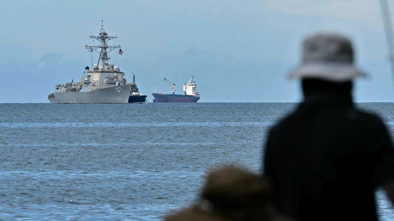 سفينة حربية أمريكية ترسو قرب فنزويلا مع تصاعد الضغوط على مادورو