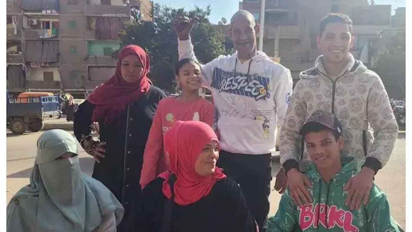 ليبيا.. أسرة مصرية تعثر على نجلها المفقود بعد غياب 14 سنة (صور)