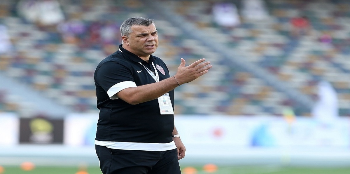 شاهد مهارات الروماني كوزمين أولاريو مدرب شباب الأهلي دبي (فيديو)
