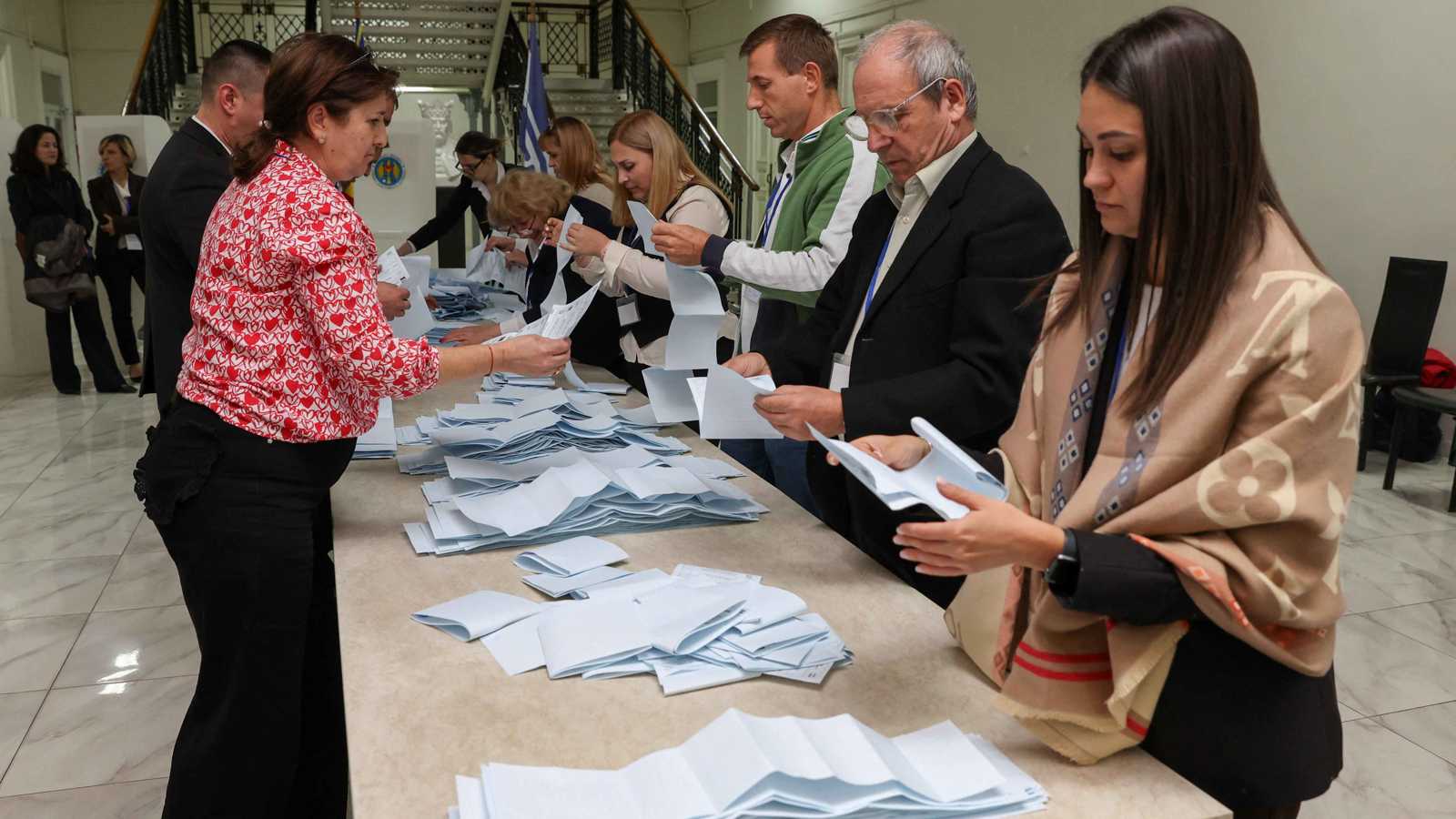 فوز الحزب الحاكم المؤيد لأوروبا بانتخابات مولدوفا على حساب أنصار روسيا