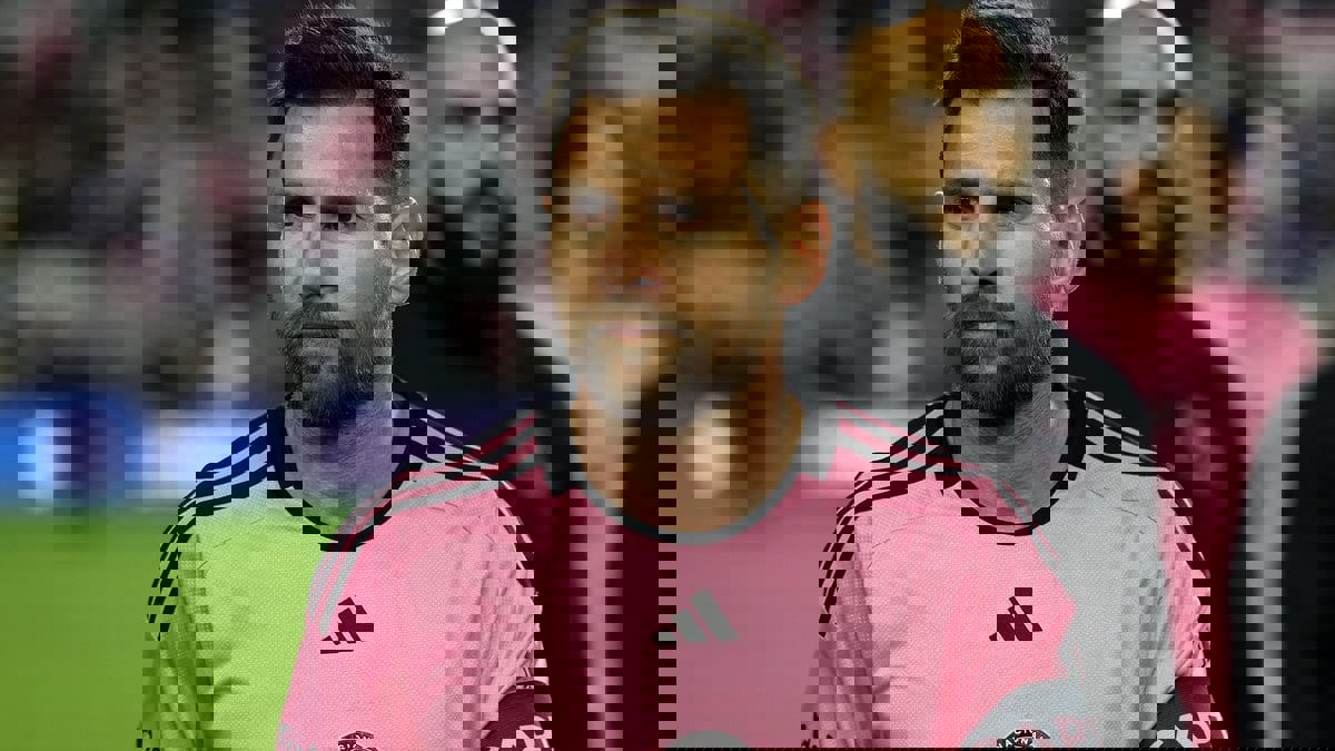 سر تشبيه ميسي بتايلور سويفت