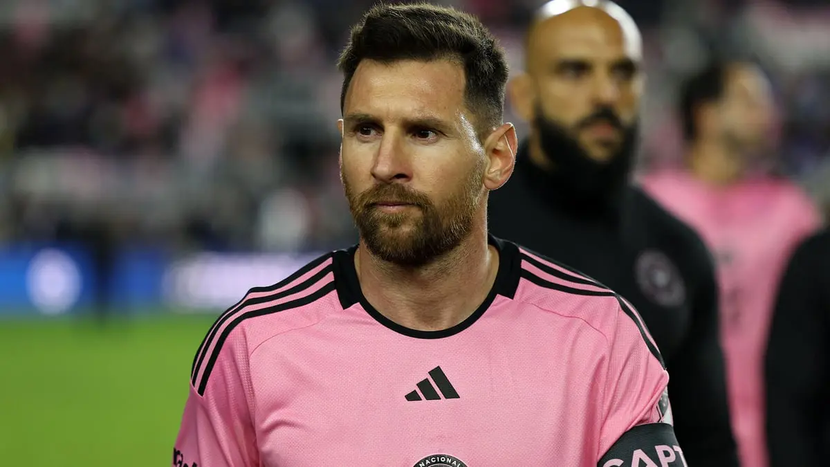 سر تشبيه ميسي بتايلور سويفت