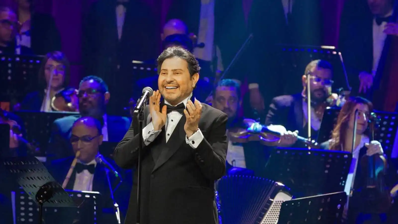 بالتفصيل.. رحلة هاني شاكر العلاجية إلى فرنسا