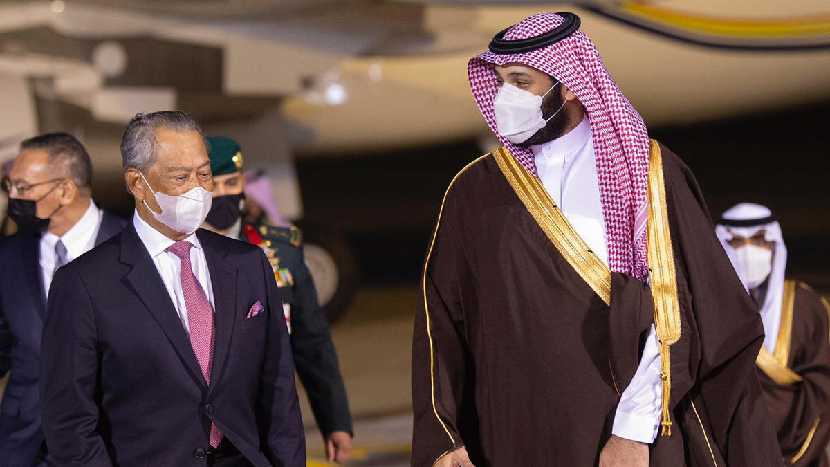 رئيس وزراء ماليزيا يصل إلى الرياض (فيديو)