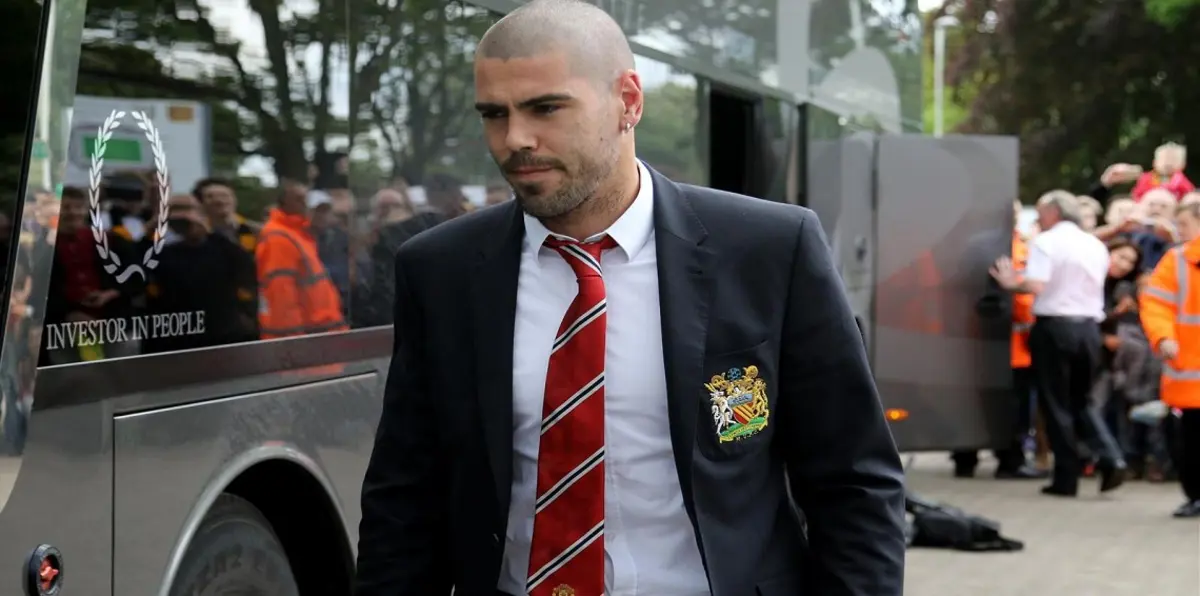 فيكتور فالديز يدخل القفص الذهبي (صور)