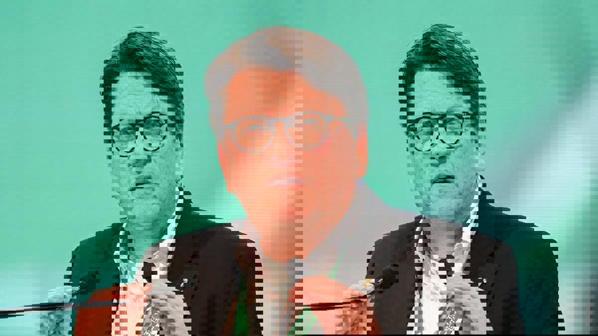 رئيس فيردر بريمن يؤيد استخدام الألعاب النارية في ملاعب مباريات الدوري الألماني