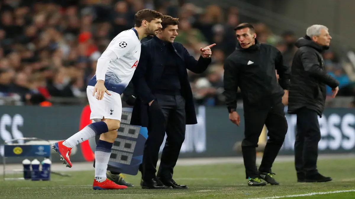 مباراة توتنهام وبروسيا دورتموند.. مدرب الفريق الألماني يرفض مصافحة بوكيتينو بشكل غريب (فيديو)