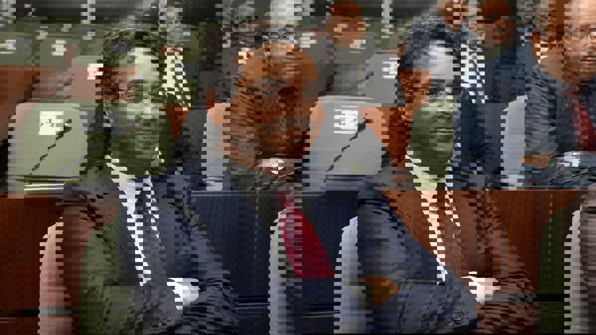 بعد اتهامه بالفساد.. زعيم حزب بوتفليقة يتخلى عن الحصانة البرلمانية