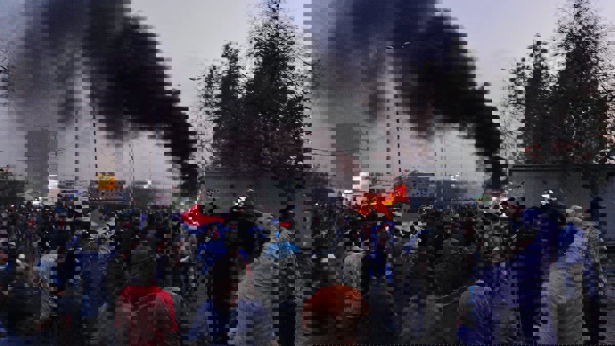 بالفيديو.. إطلاق نار واشتباكات بين الأمن العراقي ومتظاهرين في البصرة