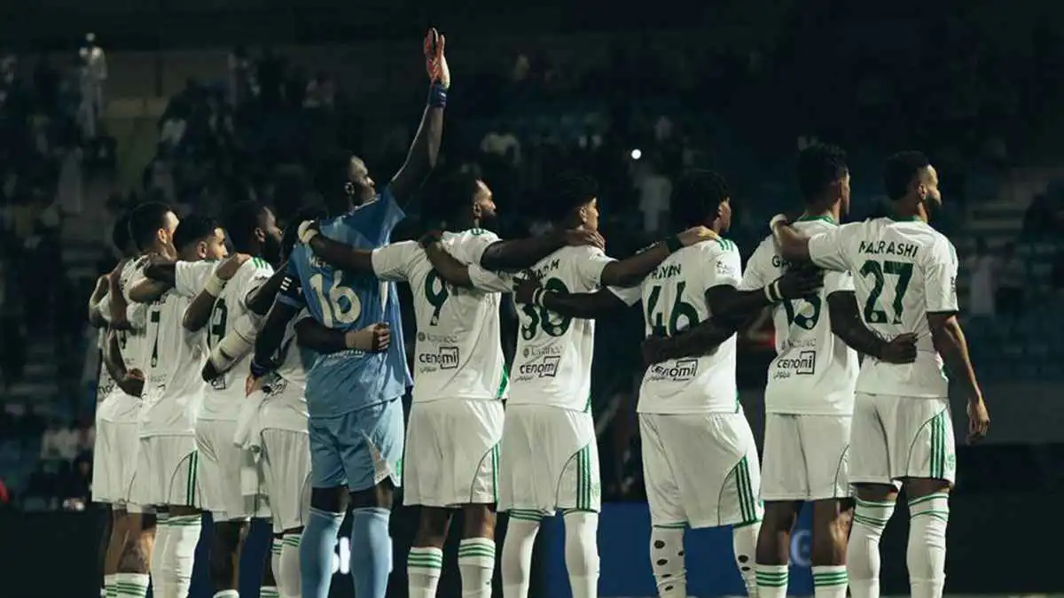 بعد السخرية منه.. رد ناري من نجم الأهلي السعودي على حساب القادسية (صورة)