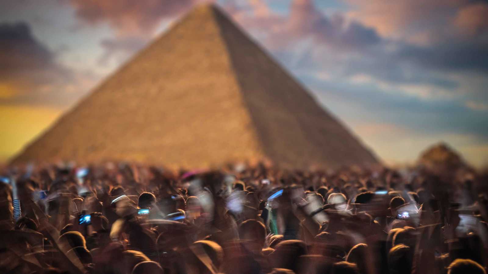 مصر.. دعوى قضائية لمنع إقامة الحفلات الغنائية في منطقة أهرامات الجيزة